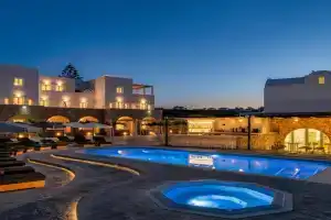 Aelia Luxury Suites, Karterados
