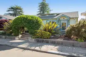Steps to Sand Beach Hill Bungalow with Patio Guest house, Santa Cruz
