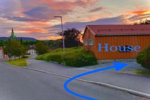 Private house-terrace-garden -parking-WiFi-smartTV, Trondheim