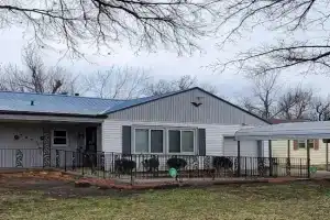 Cute 3BR 3BA Handicap Acc BR and BA WIFI SMART TV Guest house, Wichita