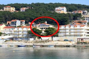 Seaside apartments with a swimming pool - 7561, Trogir