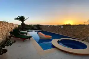 Sunset Farmhouse, Gharb