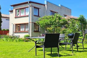 Liepājas brīvdienu māja ar dārzu Guest house, Liepaya