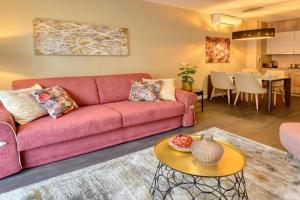 Club Luxury Apartman, Sarvar
