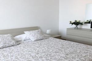 ROSE E TULIPANI 2 - VICINO OSPEDALE Apartments, Negrar