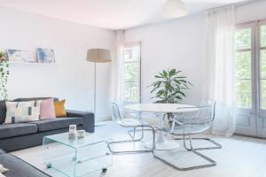 Spacious 3 bed Apt in the heart of Sant Antoni, Apartments, Barcelona