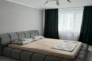 Stilna i suchasna z dvoma spalnyami bilya Dnipra! Apartments, Cherkassy