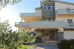 Apartman Dani, Kozino