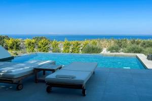 Phaos at Saint John Villas with private heated pool, Oia