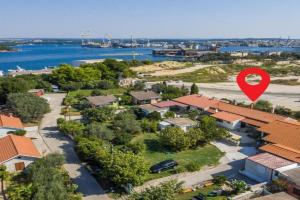 2 Bedroom Lovely Home In, Pula