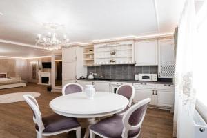 VIP apartment on Duhnovicha street .Free parking., Uzhgorod