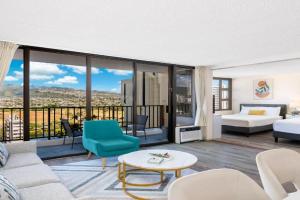 Tropical Gem Near Waikiki Beach with Free Parking! Apartments, Honolulu