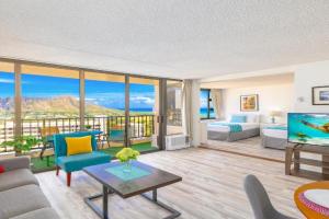Waikiki Banyan Bliss, Ocean View & Walk to Beach Apartments, Honolulu