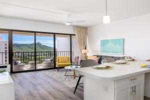 Gorgeous Oean View Penthouse at Waikiki with Parking, Honolulu