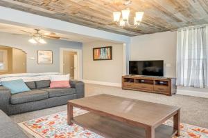 Quiet Retreat - 4 Miles to Downtown! Guest house, Jacksonville