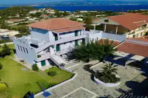 Kekatos Studios, Lassi