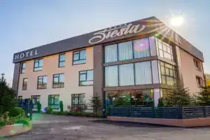 Hotel Siesta, Uzhitse