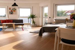 FULL HOUSE Studios - KornhausPremium Apartment - Balkon, WiFi, Dessau