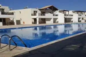 Pleasantly furnished Apartment B201 with large terrace, Wi-Fi & Android TV, Peyia