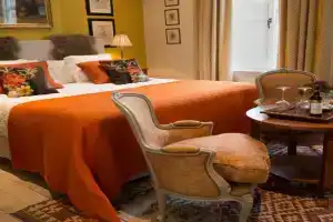 TWO ROOMS IN, Bruges
