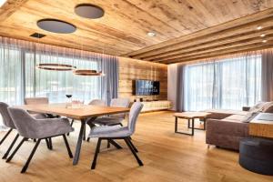 Das luxuriöse Chalet-Apartment in der Residenz Silvretta, See