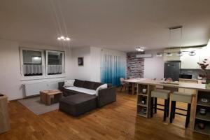Lux Advent Apartment, Subotitsa