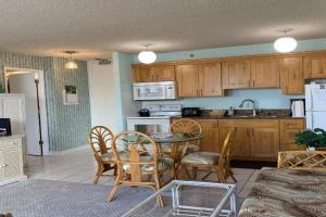 Waikiki Banyan 3410 Stunning Ocean, Surfer & Sunset View's Apartments, Honolulu