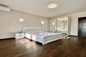 ApartPoltava SVITLI prostori apartamenti 80m2 , 2-OKREMI kimnati, NOVOBUDOVA Tsentr ChEK bankivskiy, Poltava