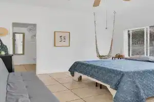 Coral Suite close to Little Havana Guest house, Miami