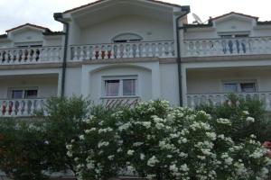 Villa Sarah, Lopar