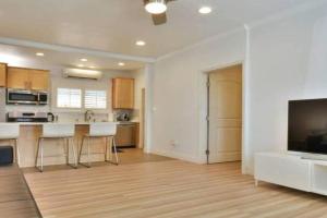 1000#2 Magnificent Beach Home w/ AC & 4K TVs Apartments, Newport Beach
