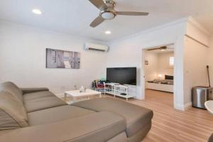 1000#3 Renovated Home by Beach & Sand - AC & More! Apartments, Newport Beach