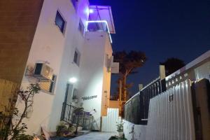 The lonley unit Apartments, Nahariyya