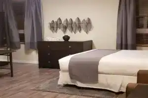 Business Traveler's Cozy Studio #21 by Amazing Property Rentals, Ottawa