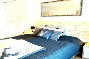 Holiday apartment Bolgen - close to everything! Bolgen, Jakobshorn, bus stop, train station, supermarket, ski school, ski rentals, restaurants and more!, Davos