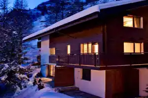 Chalet and Penthouse Zen, two Properties, 100m from Ski Lift and Piste, Zermatt