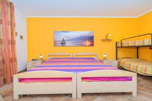 Apartment in villa 2 to 4 persons with large private garden Sole, Capoliveri