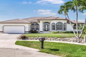 Waterfront home on key lot with pool and sundeck Guest house, Marco