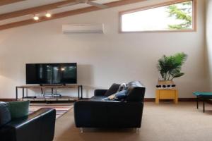 Serena- a stone's throw from Lake Guest house, Daylesford