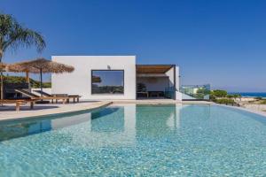 Bohemian Villas - Private Infinity Pools & Panoramic Sea View - just 500m from Beach, Sfakaki
