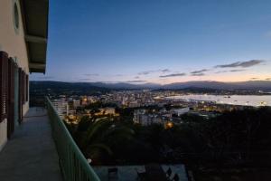 VILLA BELVEDERE D'AJACCIO, VILLA ENTIERE VUE MER POUR 2 à 10 VOYAGEURS, Ajaccio
