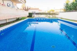 Sunny apartment 3 blocks to the beach, Castelldefels