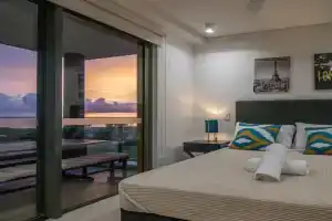 NEW - ZEN AT THE WATERFRONT - Luxury Waterfront Holiday Home for Families & Friends, Darwin