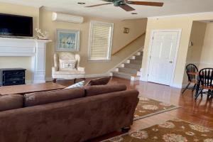 Modern Cottage Downtown NPT-Waites Wharf Cottage RE05618-STR, Newport