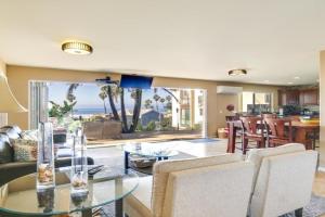 Tropical Home with Deck, Walk to Beach Guest house, Oceanside