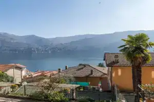 GuestHost - - Lakeview Apt with garage, Carate Urio