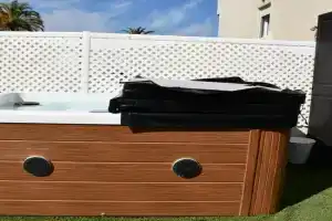 BenalBeach Lux, Jacuzzi, BeachFront - 432 Apartments, Torremolinos