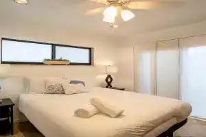 1BR C direct on the water shared deck Free kayaks Guest house, Fort Lauderdale