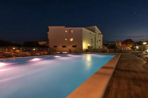 Apartments Karen, Vinisce