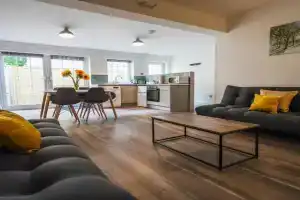 Private, Detached Annex with On-Street Parking Guest house, Cardiff